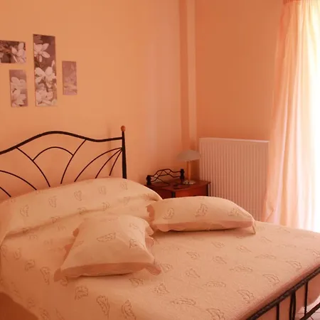 Villa Gea - εξοχική μεζονέτα με τεράστιο κήπο και αυλή.