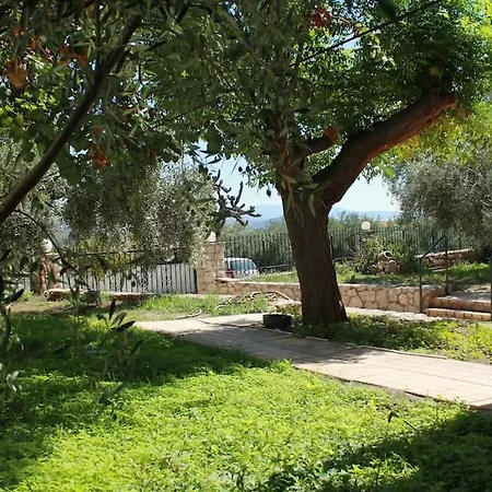 Gea - εξοχική μεζονέτα με τεράστιο κήπο και αυλή.